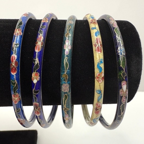 Bangle Bracelets Cloisonne Enamel Floral Gold Tone Accents Wrist Sz 8 Set of 5 - Picture 1 of 6